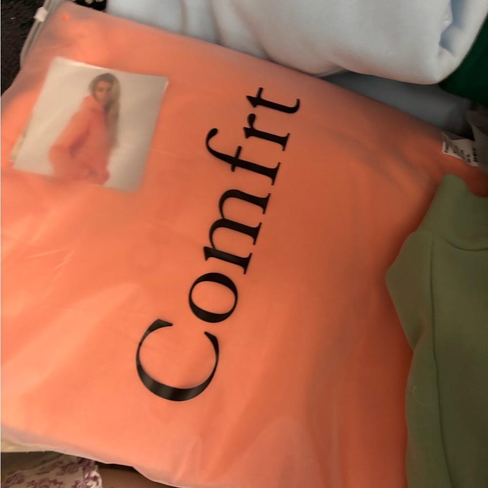 Comfrt Set In Coral - image 3